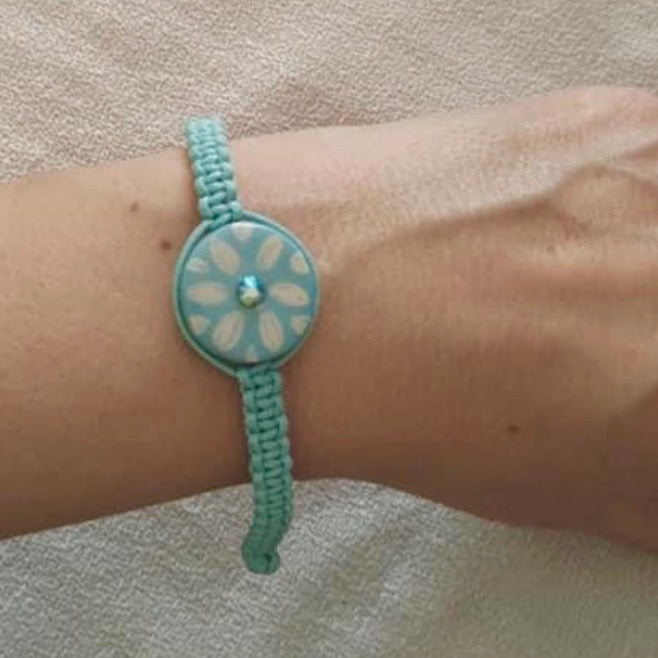 Bracciale turchese con fiore bianco