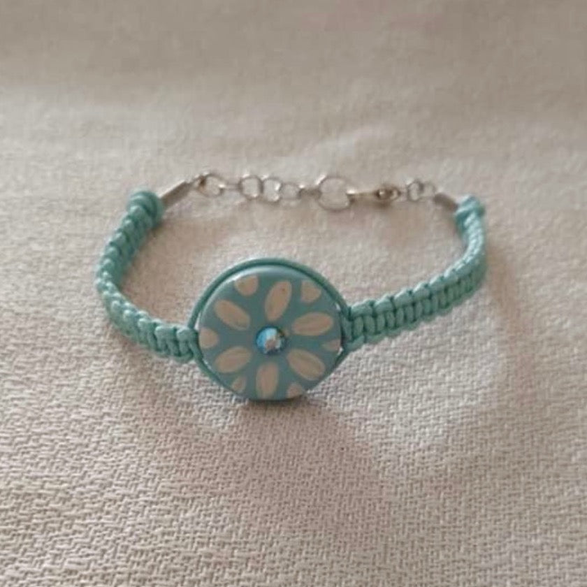 Bracciale turchese con fiore bianco